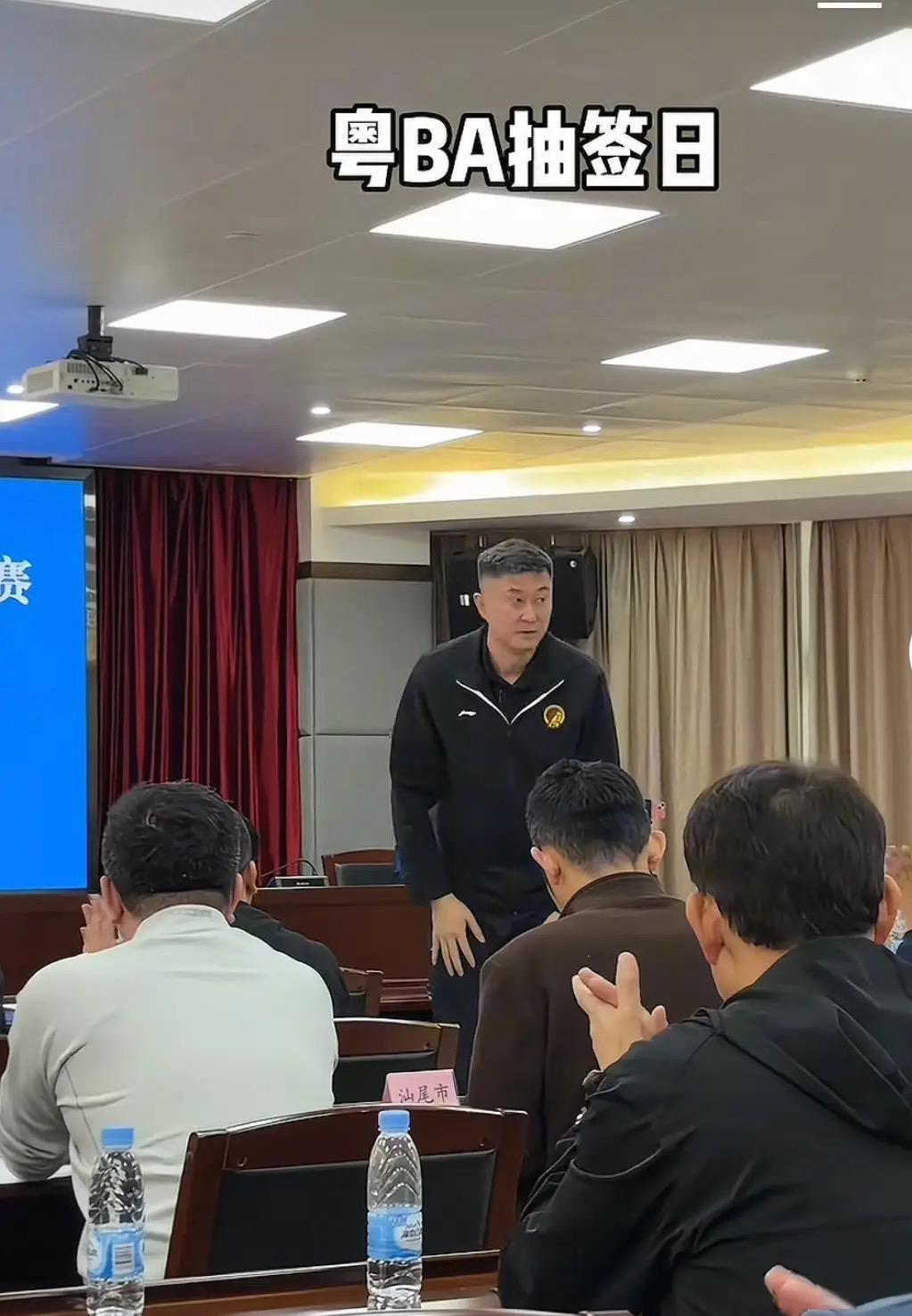 世界杯比赛直播地址-早上十一点！杜锋最新职位曝光，胡明轩又去医院，徐杰最新伤情